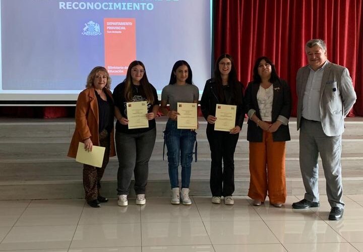 Reconocimiento para estudiantes que ingresaron a la Educación Superior
